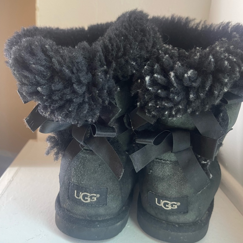 Black Bailey bow Ugg boots!